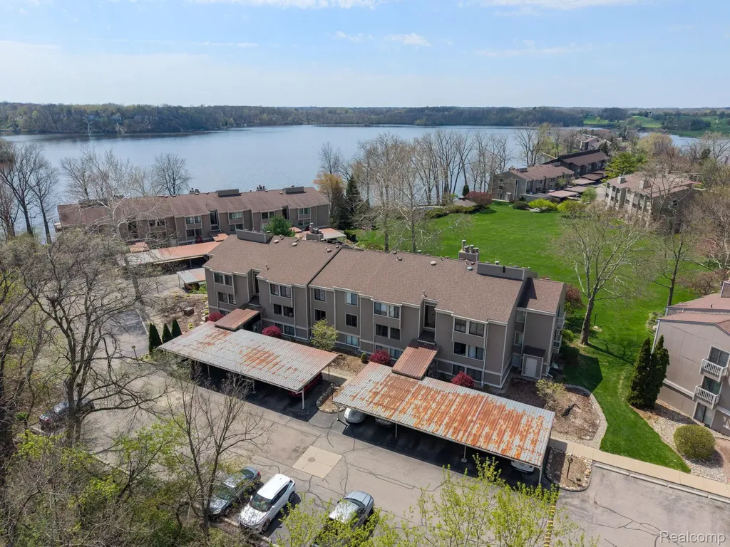 1680 Cliffs Landing Ypsilanti Charter Township MI 48198