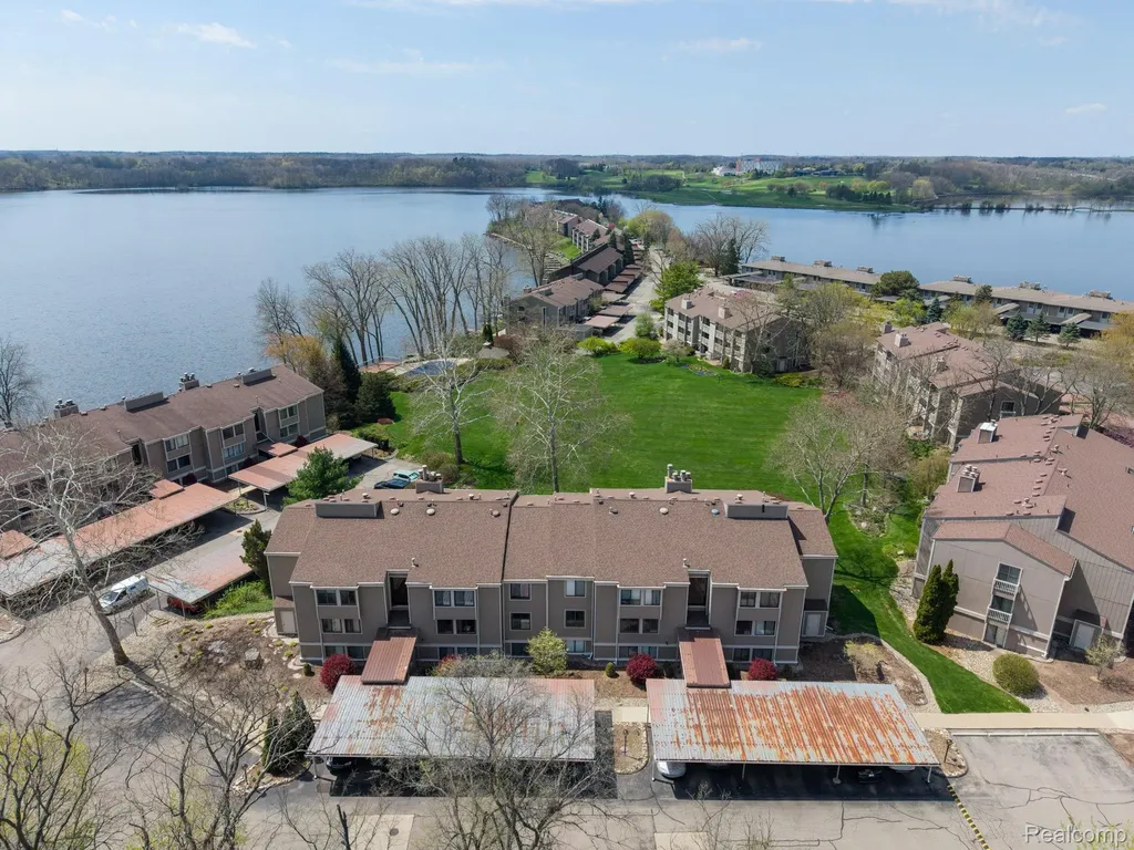 1680 Cliffs Landing Ypsilanti Charter Township MI 48198