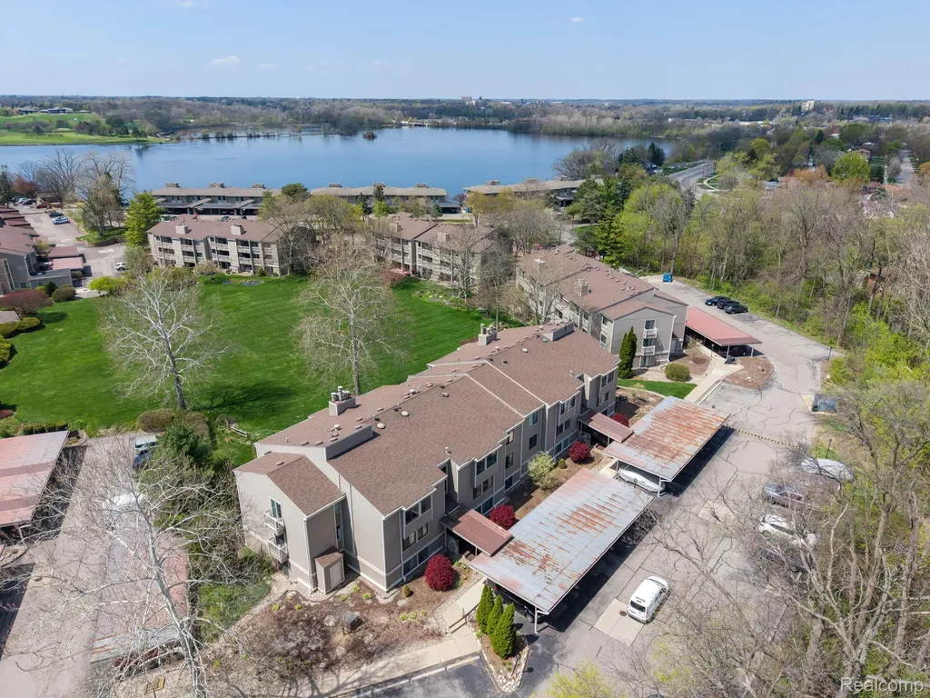 1680 Cliffs Landing Ypsilanti Charter Township MI 48198