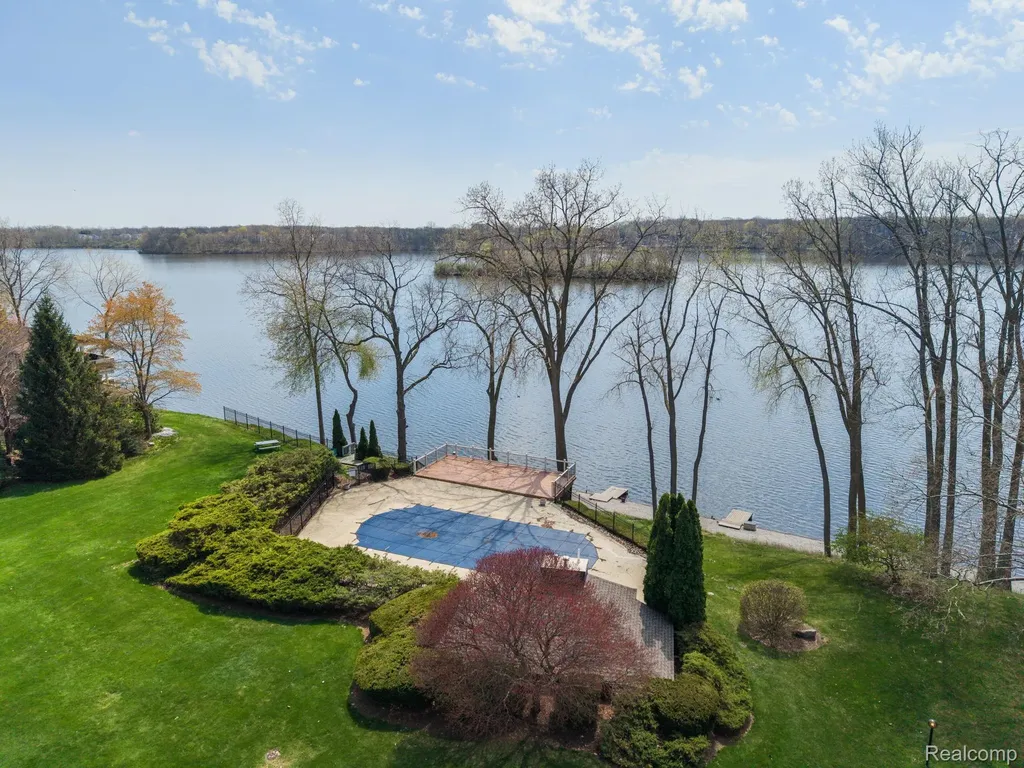 1680 Cliffs Landing Ypsilanti Charter Township MI 48198