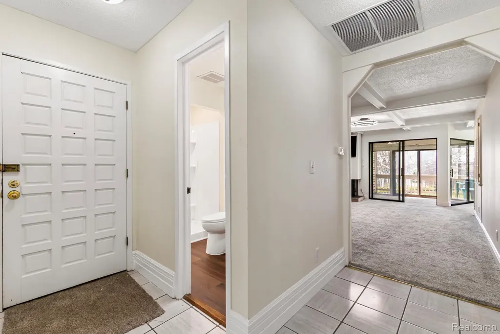 1680 Cliffs Landing Ypsilanti Charter Township MI 48198