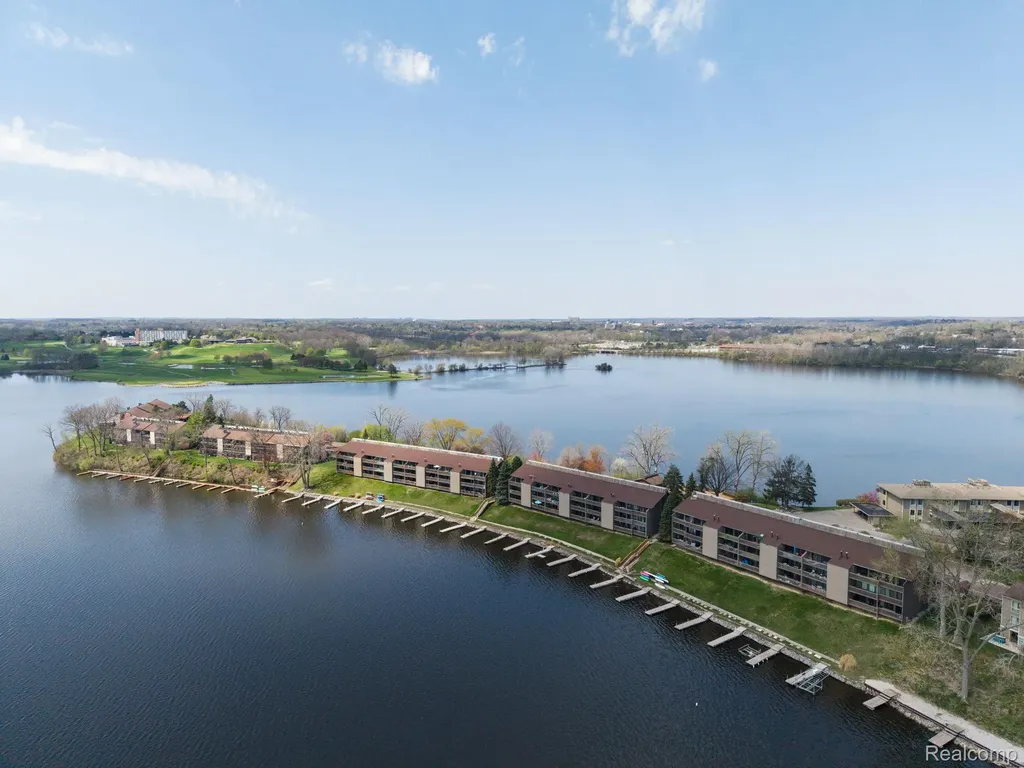 1680 Cliffs Landing Ypsilanti Charter Township MI 48198