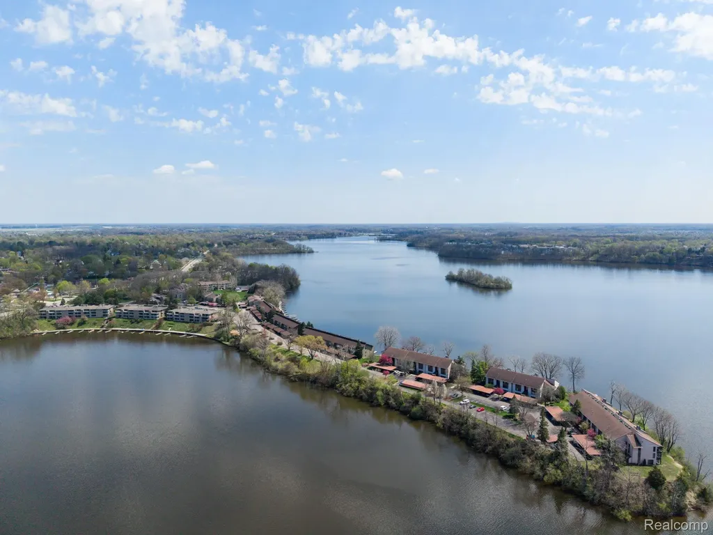 1680 Cliffs Landing Ypsilanti Charter Township MI 48198