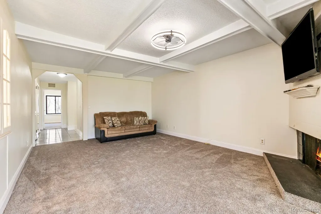 1680 Cliffs Landing Ypsilanti Charter Township MI 48198