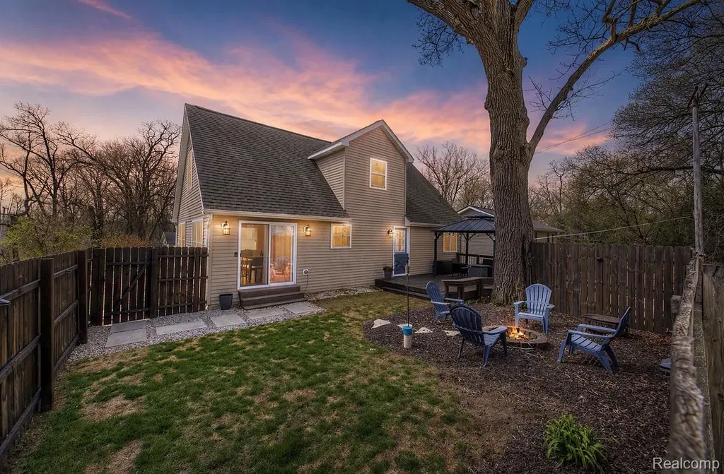 7395 Harrington Drive Hamburg Township MI 48116