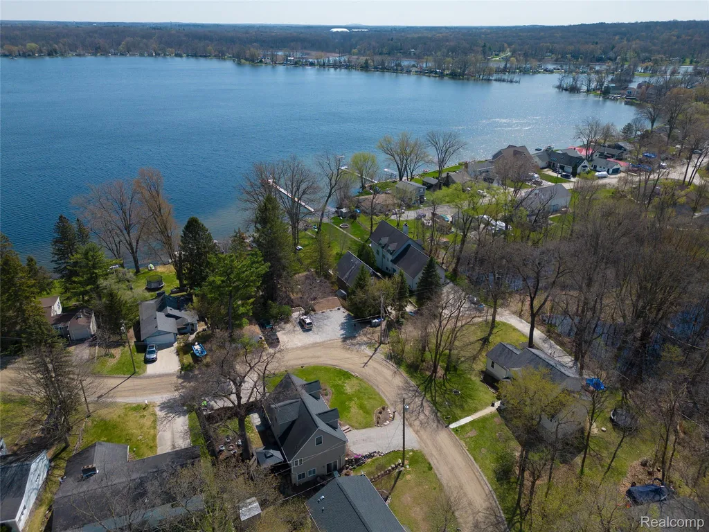 7395 Harrington Drive Hamburg Township MI 48116