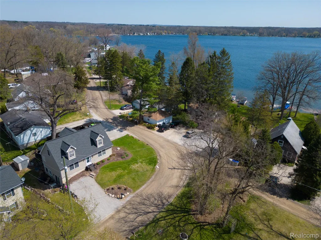 7395 Harrington Drive Hamburg Township MI 48116