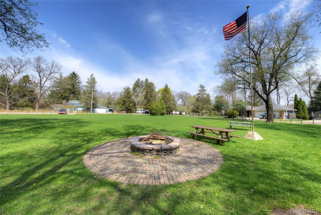 7395 Harrington Drive Hamburg Township MI 48116