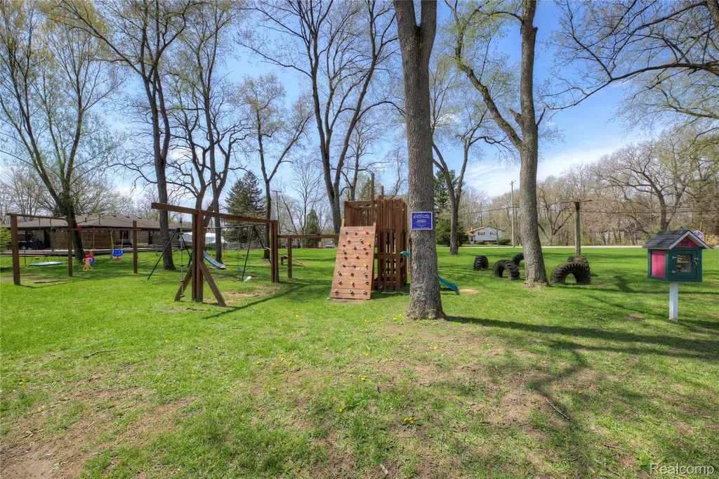 7395 Harrington Drive Hamburg Township MI 48116