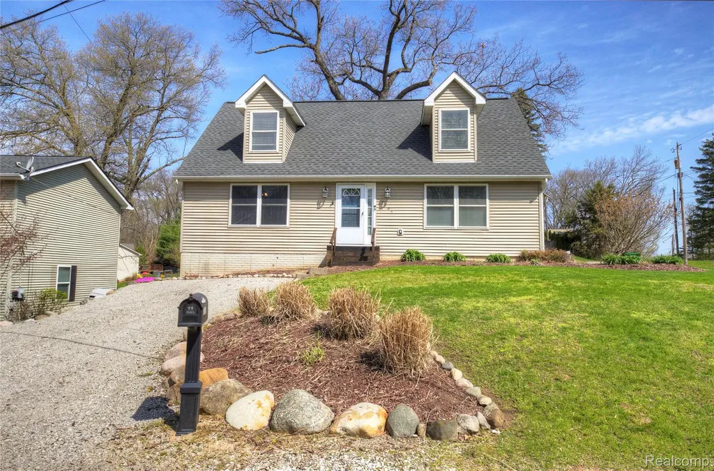 7395 Harrington Drive Hamburg Township MI 48116