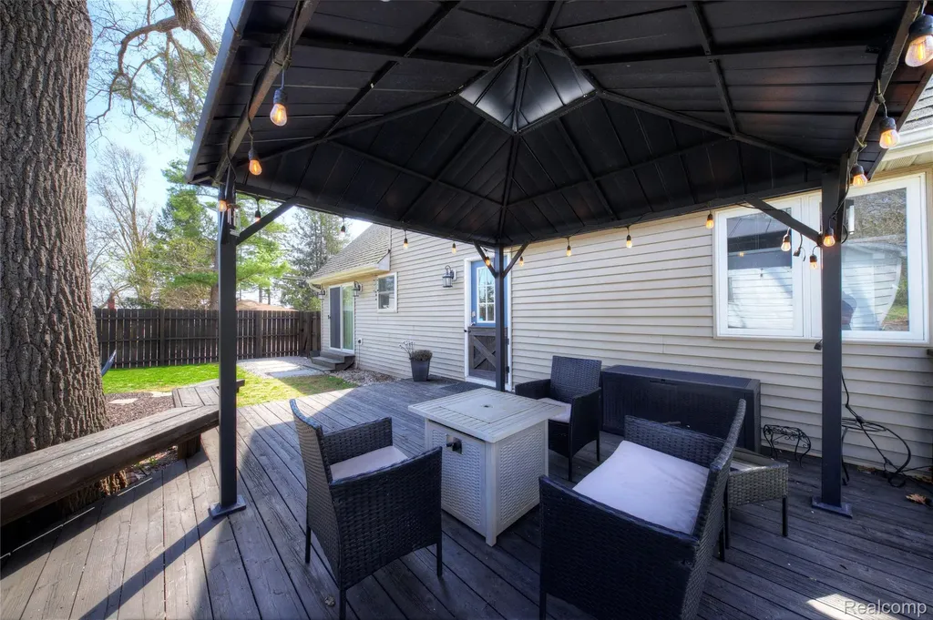 7395 Harrington Drive Hamburg Township MI 48116