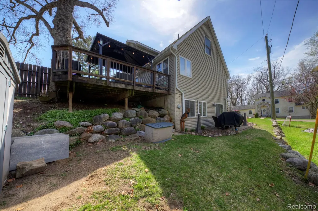 7395 Harrington Drive Hamburg Township MI 48116