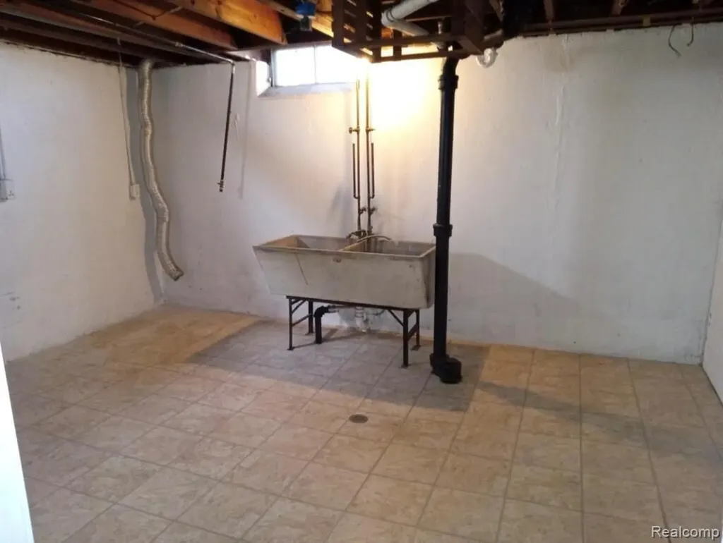 16735 Lincoln Avenue Eastpointe City MI 48021