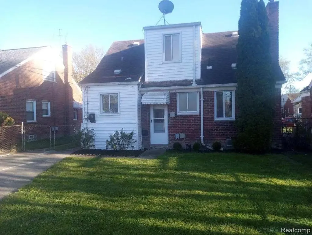 16735 Lincoln Avenue Eastpointe City MI 48021