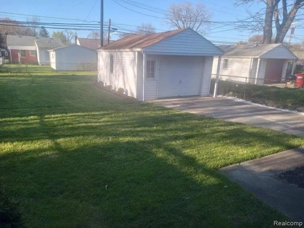 16735 Lincoln Avenue Eastpointe City MI 48021