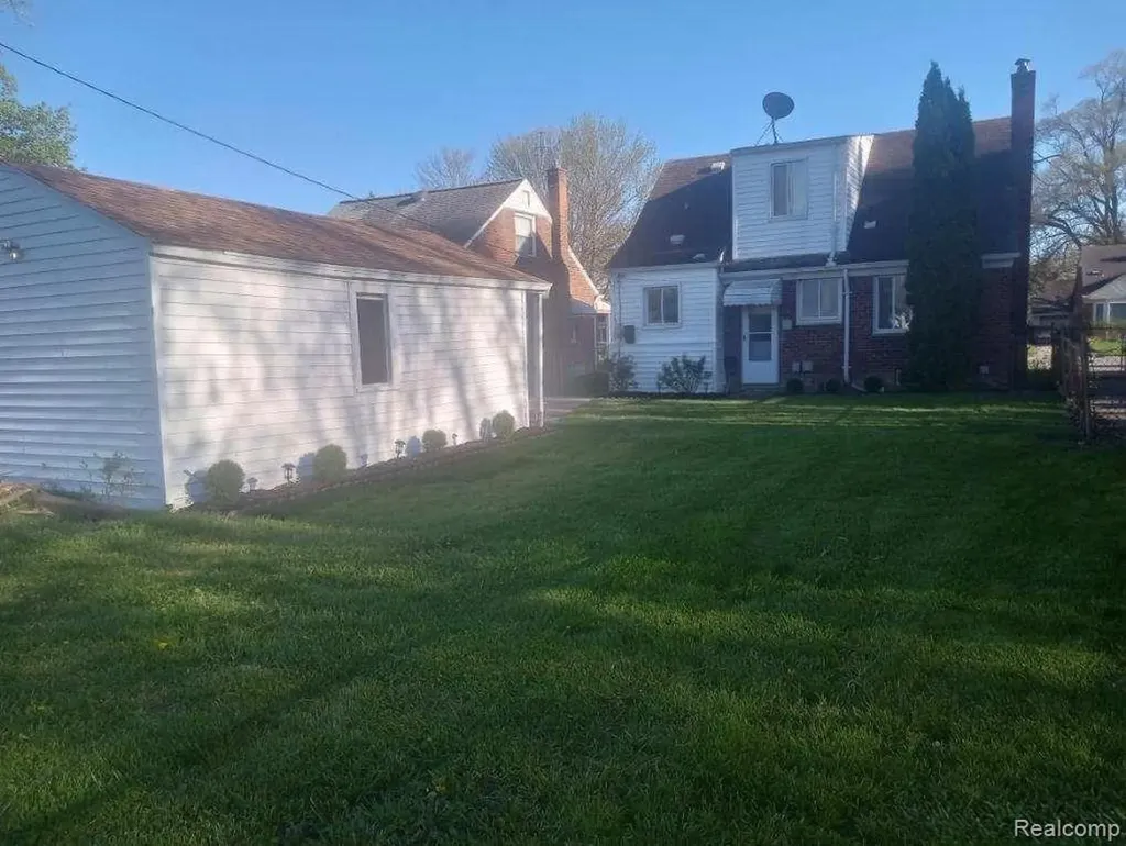 16735 Lincoln Avenue Eastpointe City MI 48021