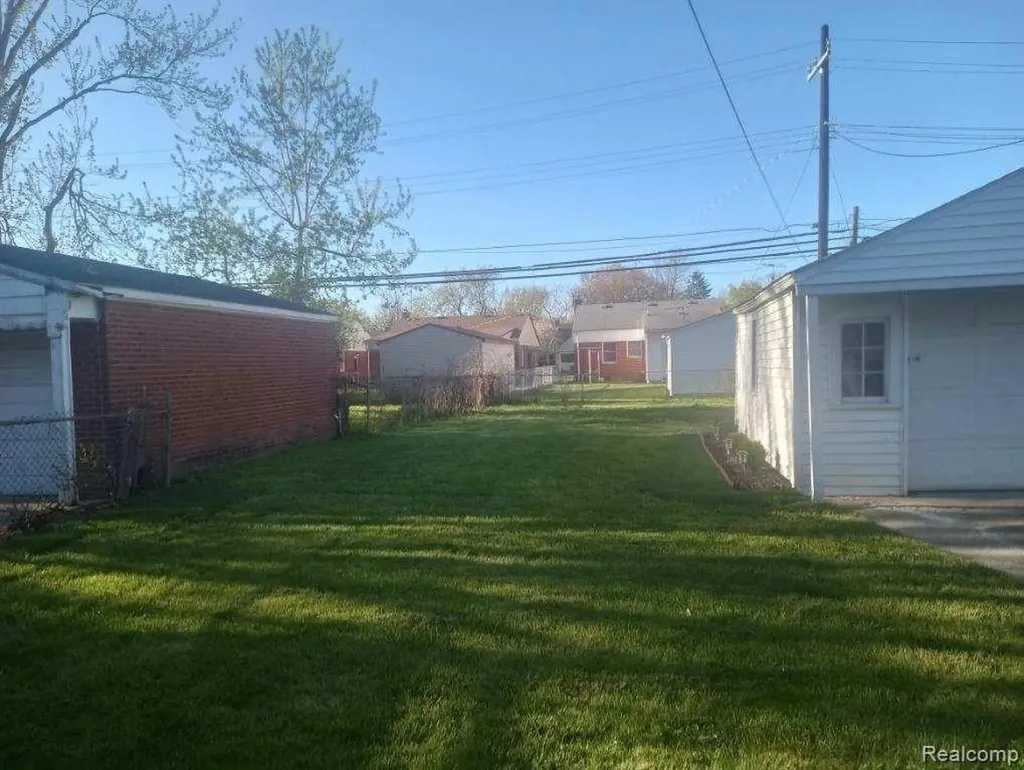 16735 Lincoln Avenue Eastpointe City MI 48021
