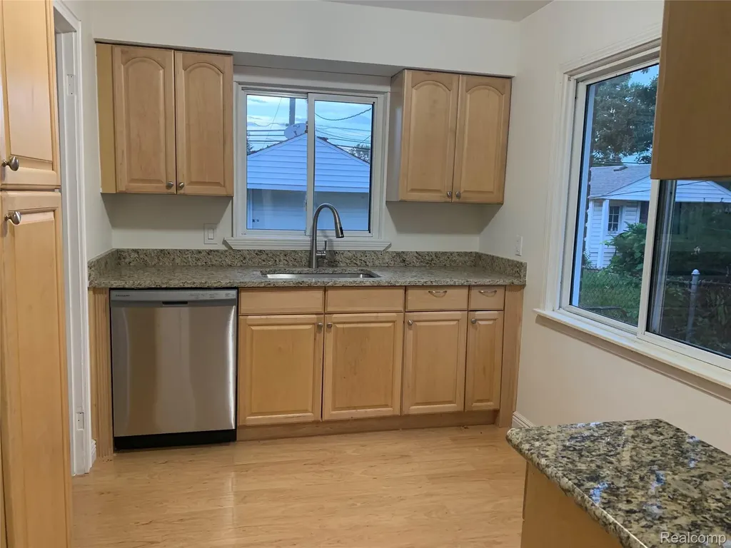 16735 Lincoln Avenue Eastpointe City MI 48021