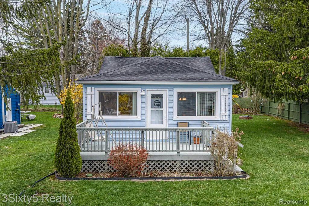 7523 Beechwood Worth Township MI 48450