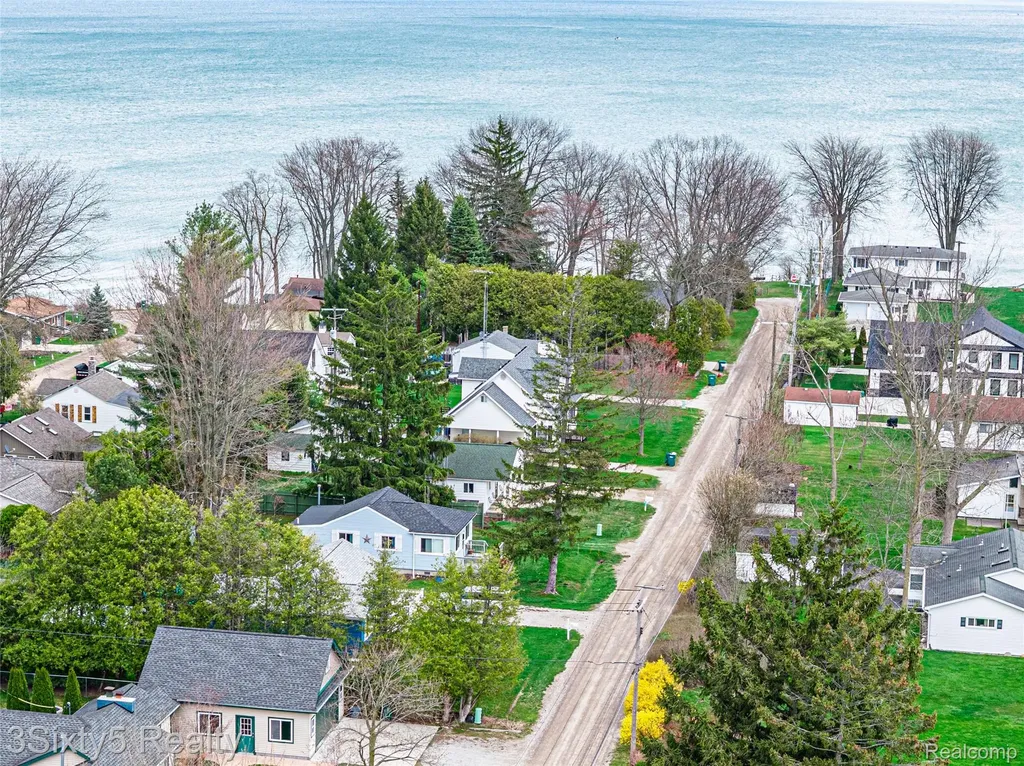 7523 Beechwood Worth Township MI 48450