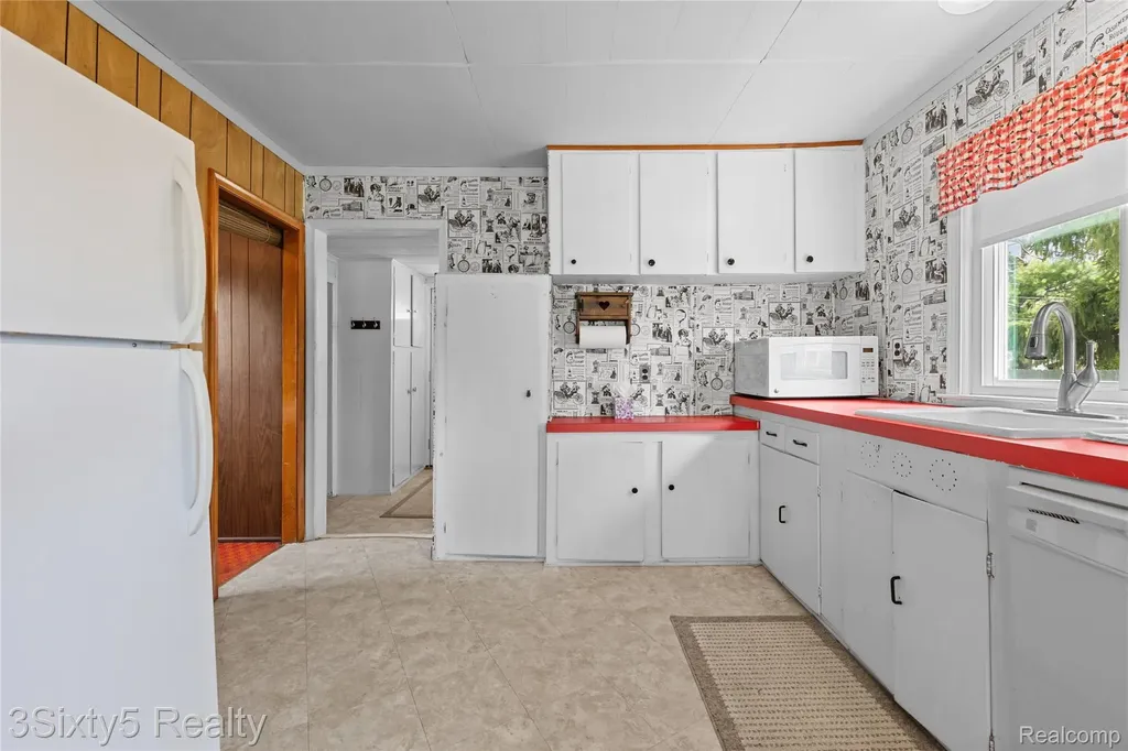 7523 Beechwood Worth Township MI 48450