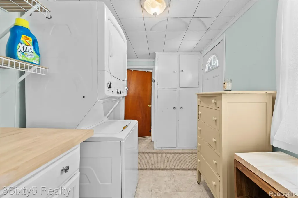 7523 Beechwood Worth Township MI 48450
