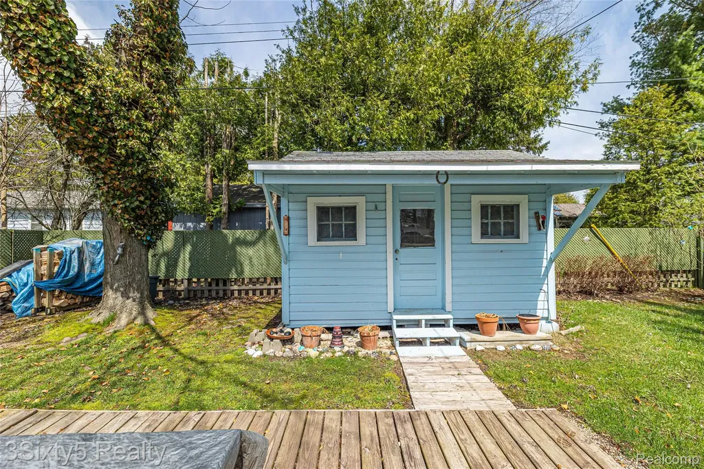 7523 Beechwood Worth Township MI 48450
