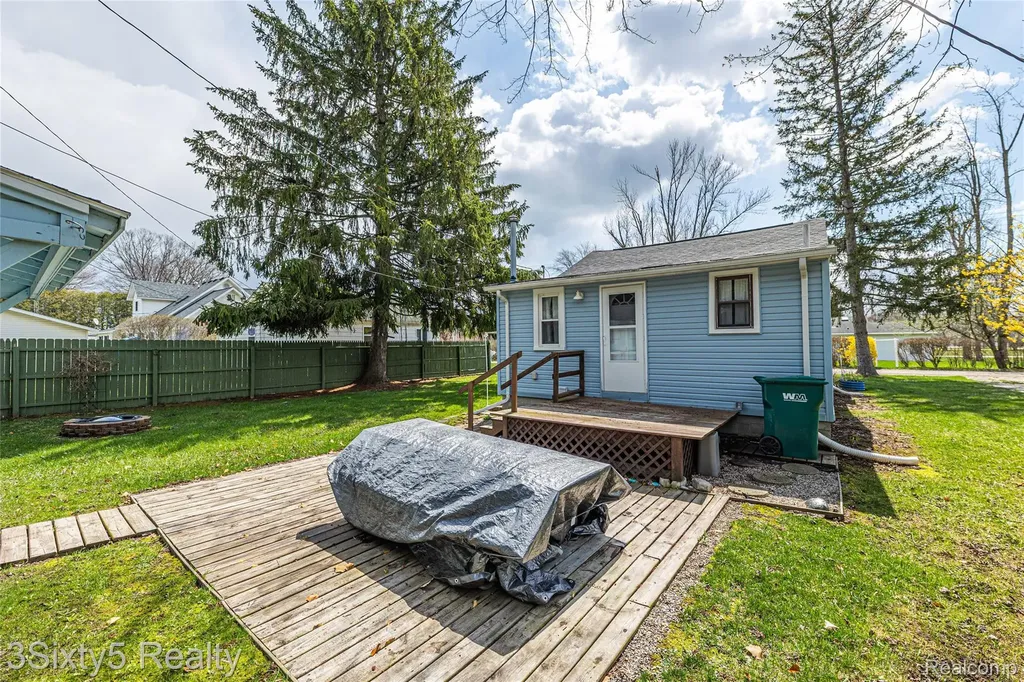 7523 Beechwood Worth Township MI 48450