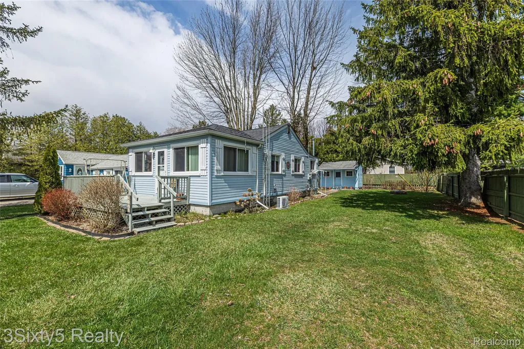 7523 Beechwood Worth Township MI 48450