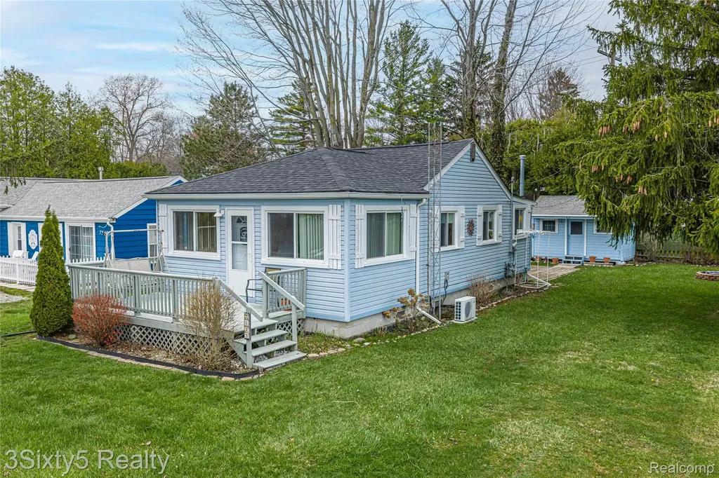 7523 Beechwood Worth Township MI 48450