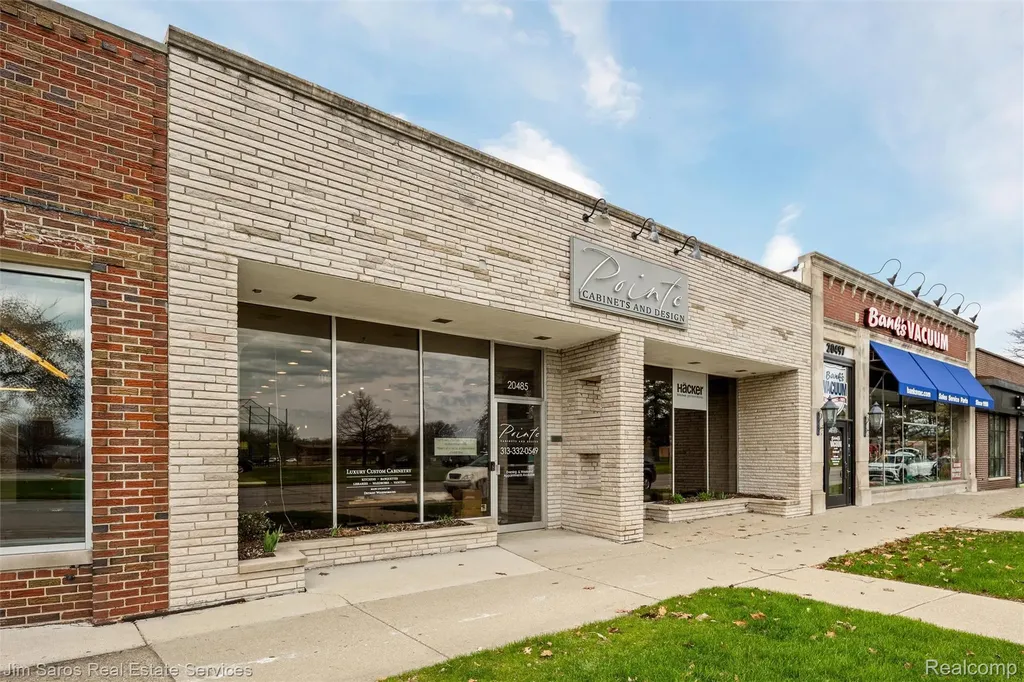 20485 Mack Avenue Grosse Pointe Woods City MI 48236