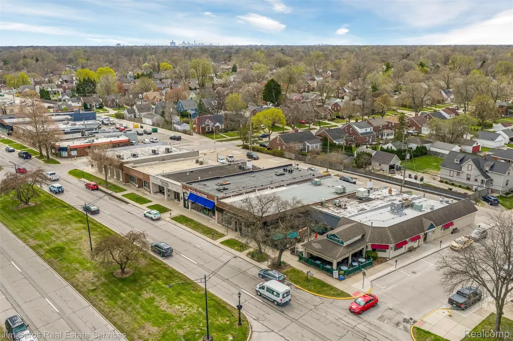 20485 Mack Avenue Grosse Pointe Woods City MI 48236