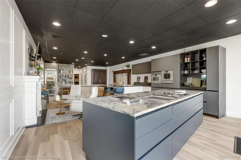 20485 Mack Avenue Grosse Pointe Woods City MI 48236