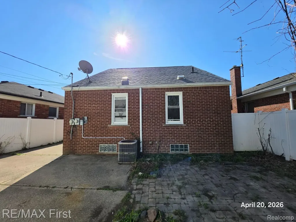 24544 Phlox Avenue Eastpointe City MI 48021