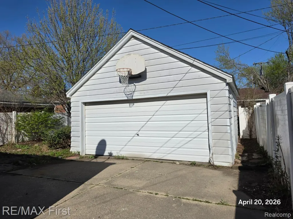 24544 Phlox Avenue Eastpointe City MI 48021