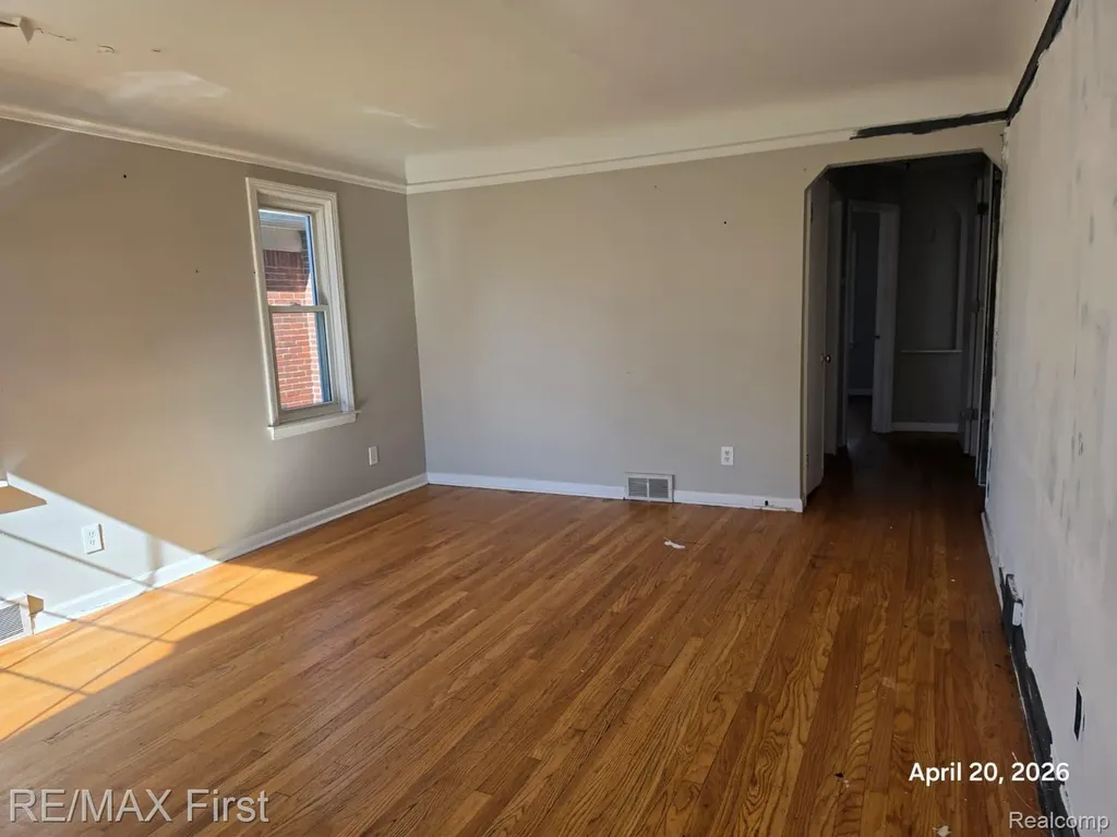 24544 Phlox Avenue Eastpointe City MI 48021