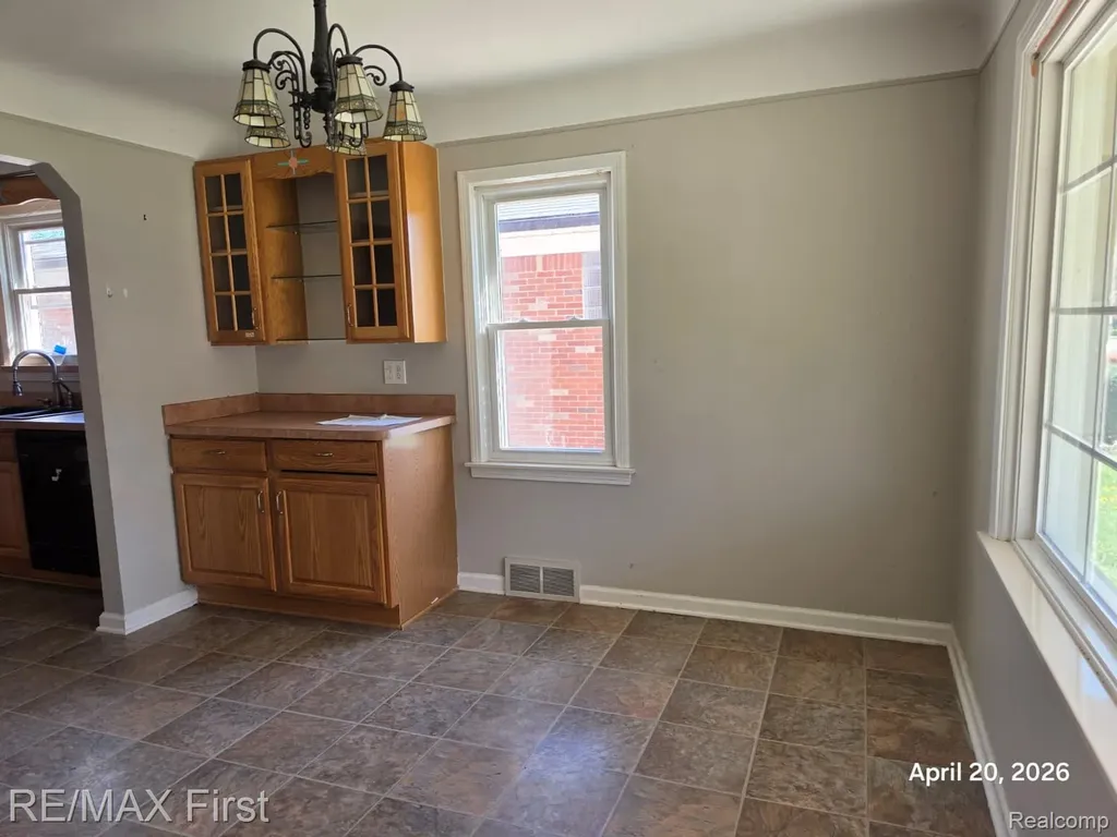 24544 Phlox Avenue Eastpointe City MI 48021