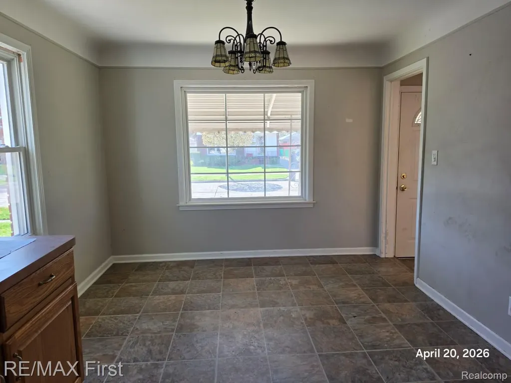 24544 Phlox Avenue Eastpointe City MI 48021