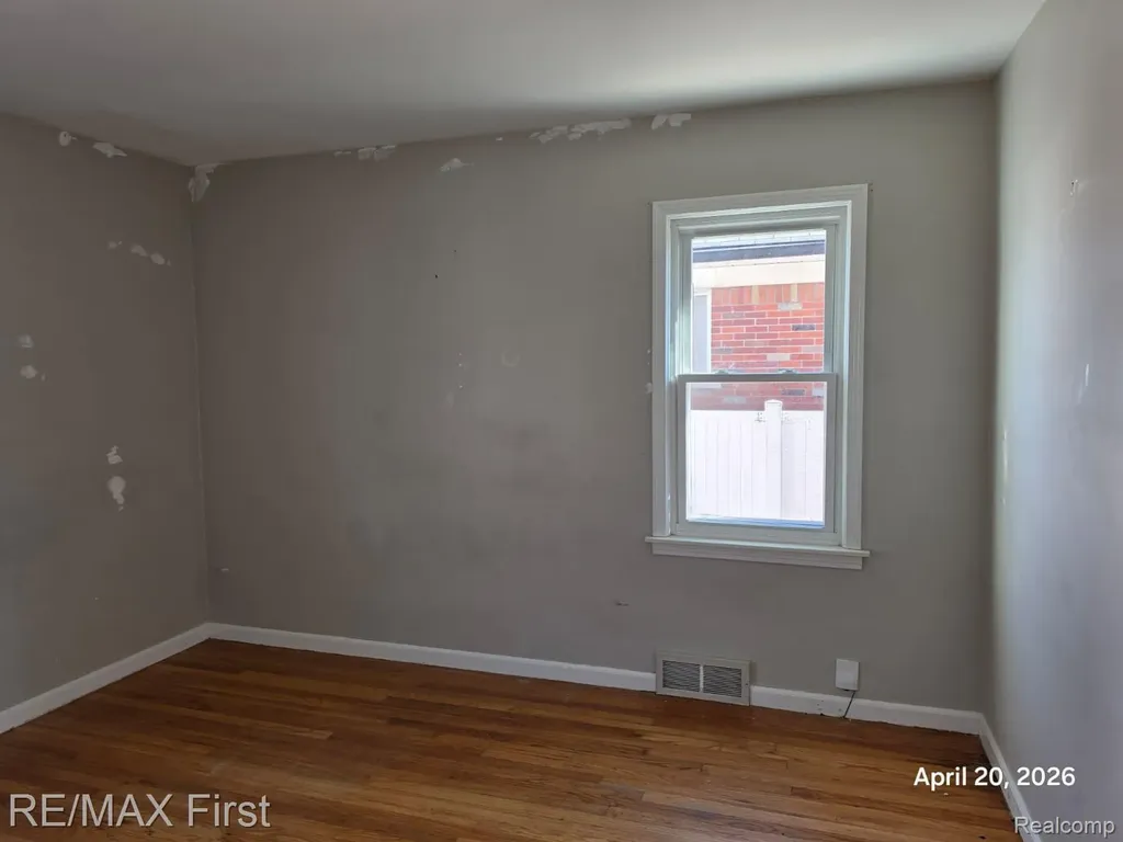 24544 Phlox Avenue Eastpointe City MI 48021