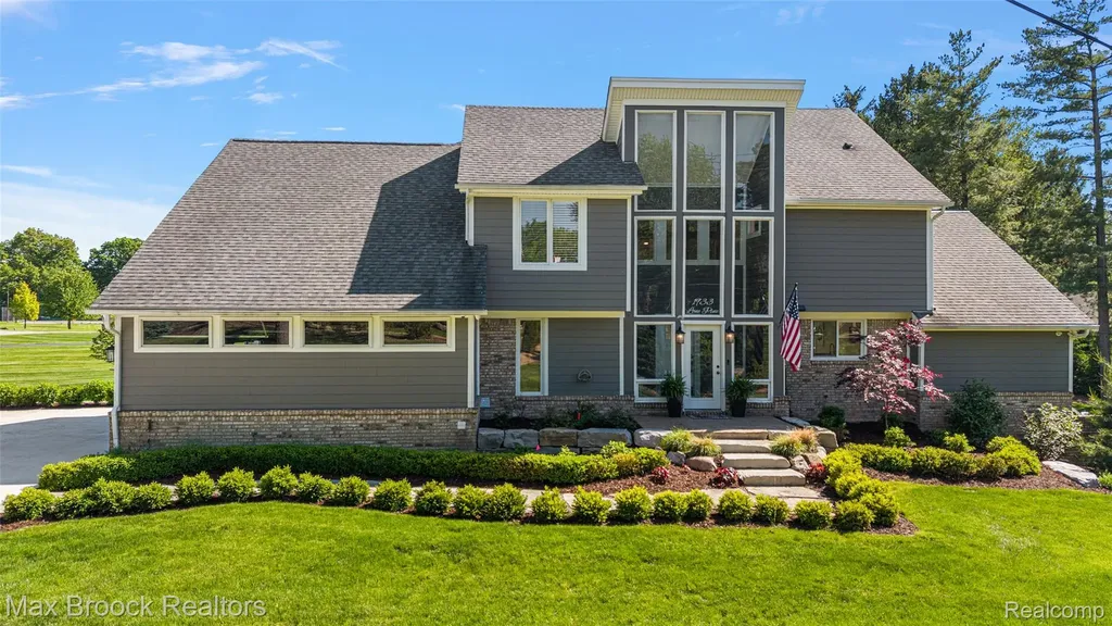 1933 Lone Pine Road Bloomfield Charter Township MI 48302