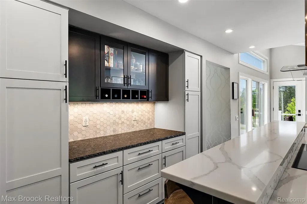 1933 Lone Pine Road Bloomfield Charter Township MI 48302