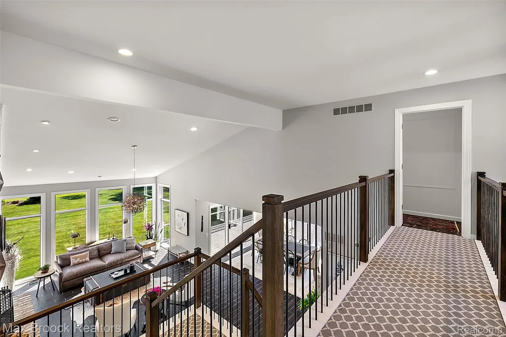 1933 Lone Pine Road Bloomfield Charter Township MI 48302