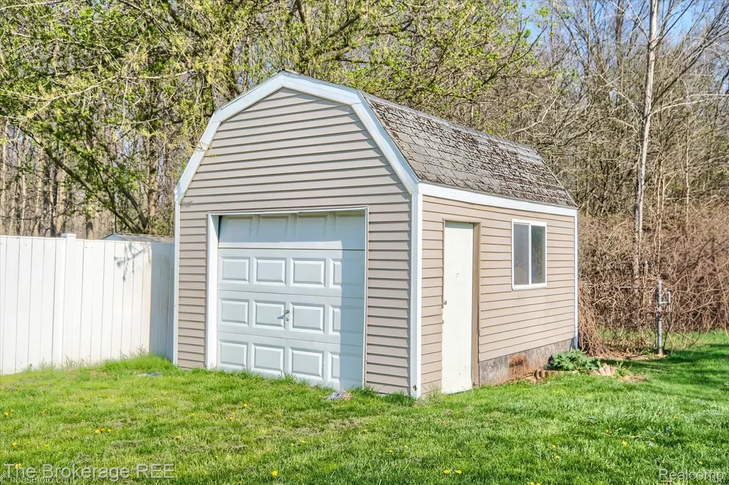 5477 Hopkins Road Genesee Charter Township MI 48506