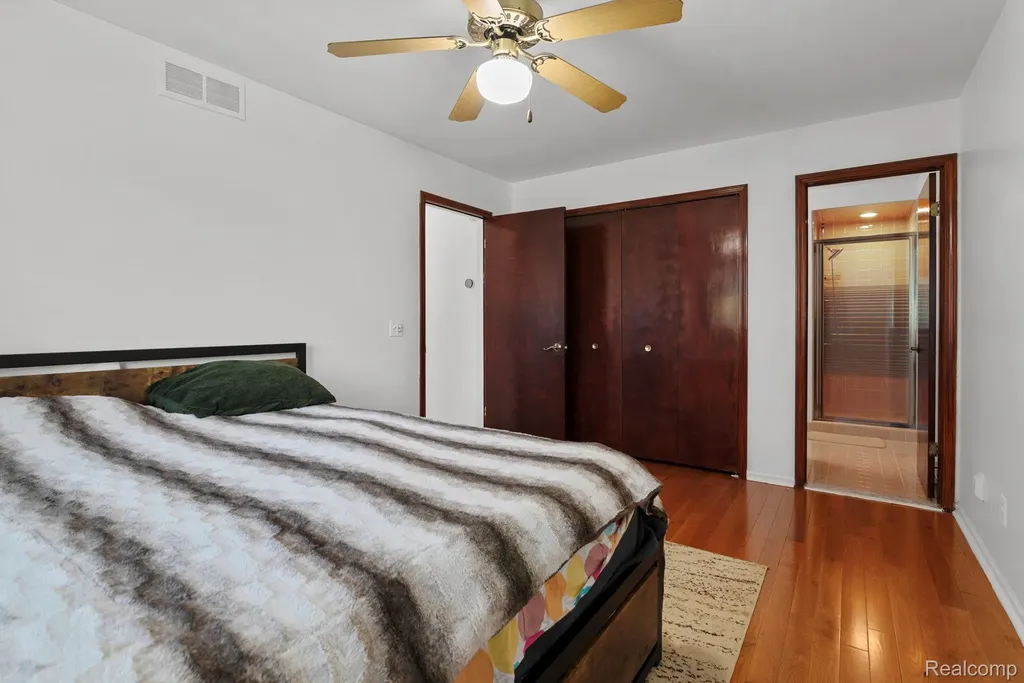 15487 Orchard Ridge Drive Clinton Charter Township MI 48038