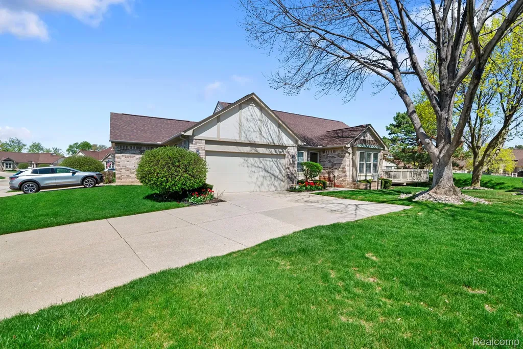 15487 Orchard Ridge Drive Clinton Charter Township MI 48038