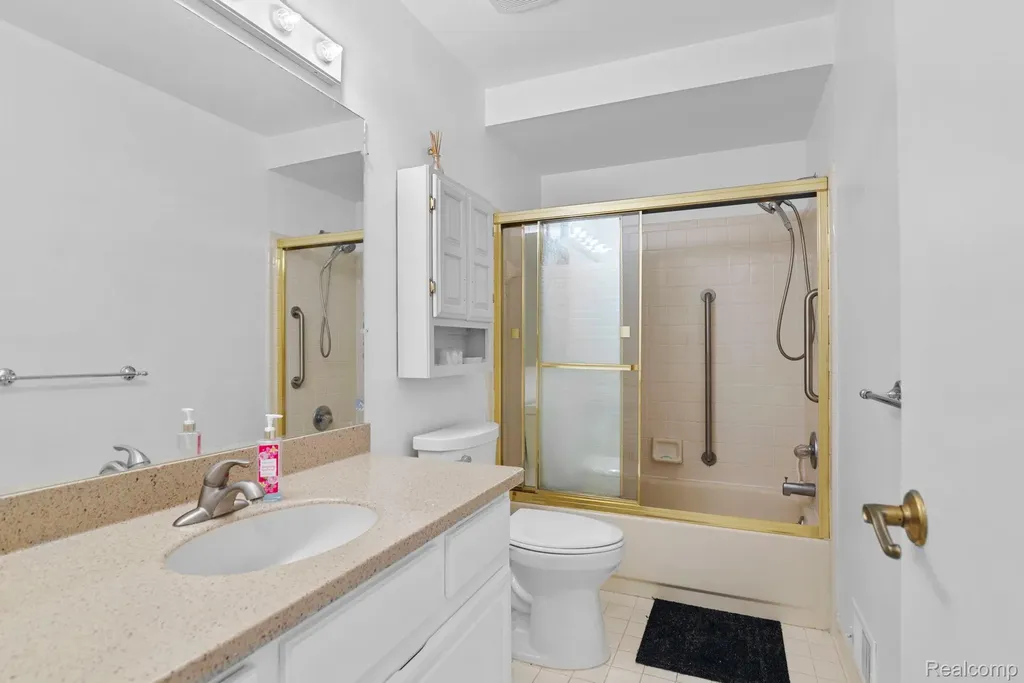 15487 Orchard Ridge Drive Clinton Charter Township MI 48038