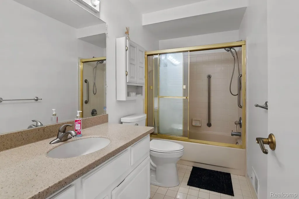 15487 Orchard Ridge Drive Clinton Charter Township MI 48038