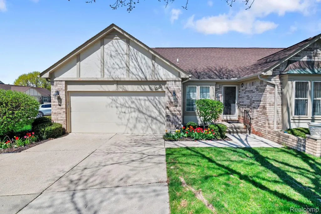 15487 Orchard Ridge Drive Clinton Charter Township MI 48038