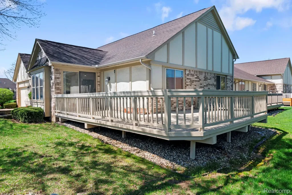 15487 Orchard Ridge Drive Clinton Charter Township MI 48038