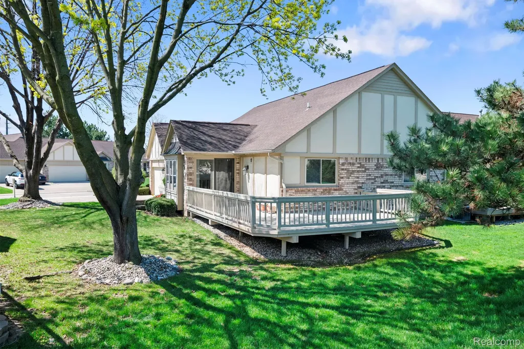 15487 Orchard Ridge Drive Clinton Charter Township MI 48038